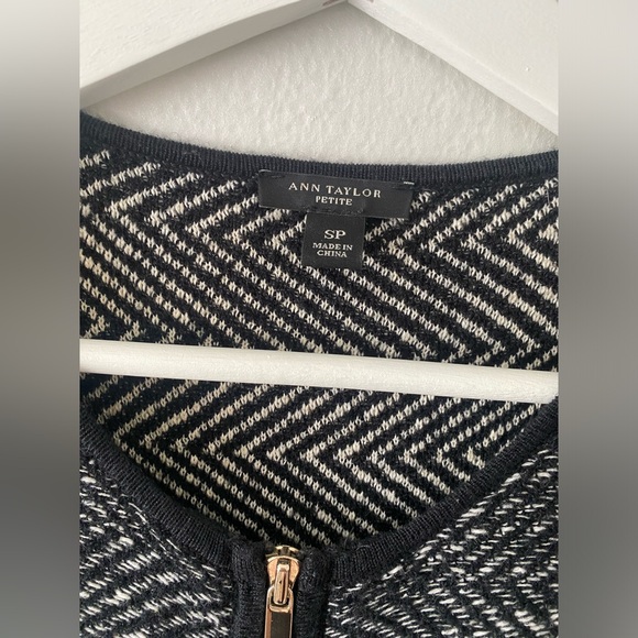 Ann Taylor Knit Dress with Leather Shoulder Detail size Small Petite - Picture 5 of 5